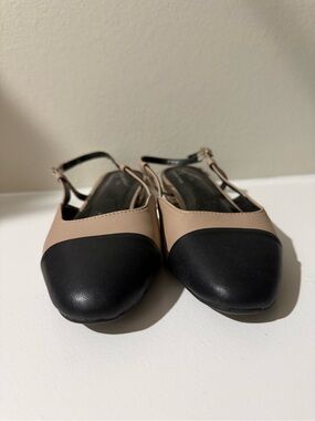 Seychelles Two-Tone Beige and Black Womens Slingback Flats